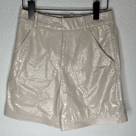 NWT Lisa Maree That Soul Sound Leather Shorts in Cream Patent Leather XS - Picture 2 of 14